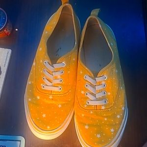 Size 7 and a 1/2 old navy yellow star shoes